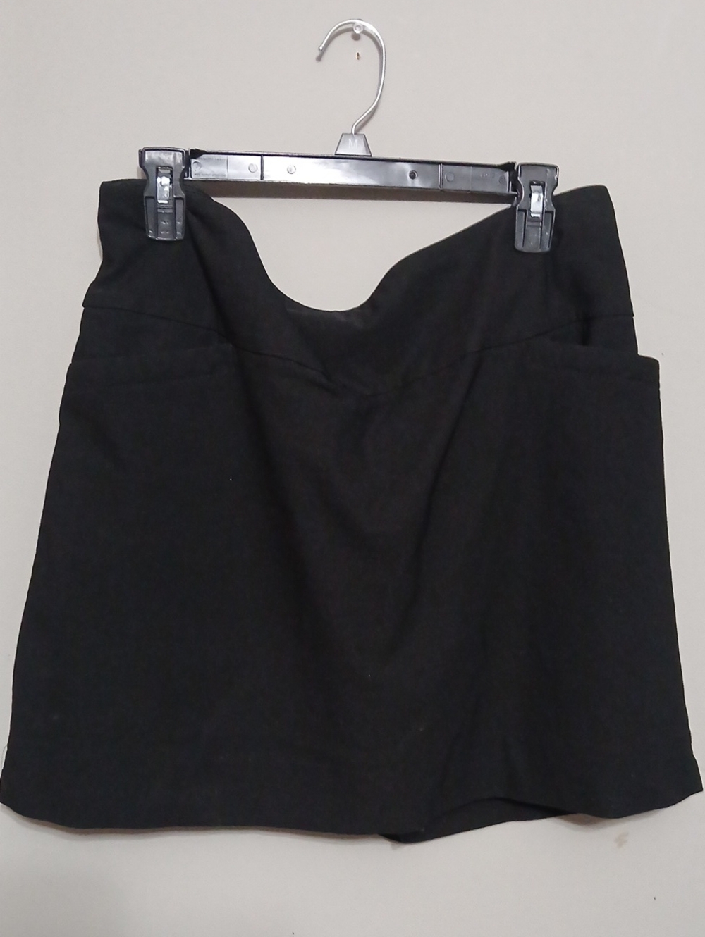 Sculpted Waist Black Skort with Front Pockets